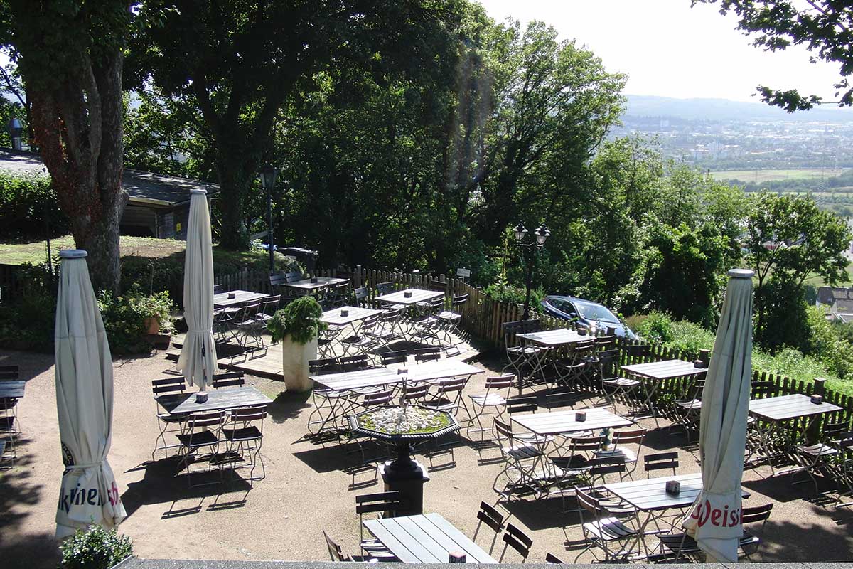 Burg Gleiberg - Albertusklause Biergarten