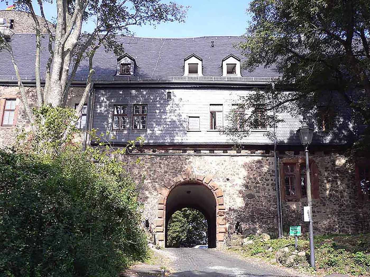 Burg Gleiberg - Zugang zur Unterburg