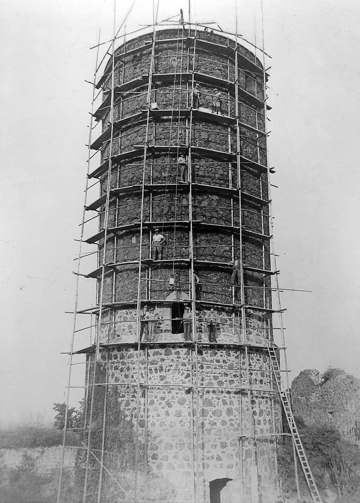 Burg Gleiberg - Restaurierung Bergfried 1932
