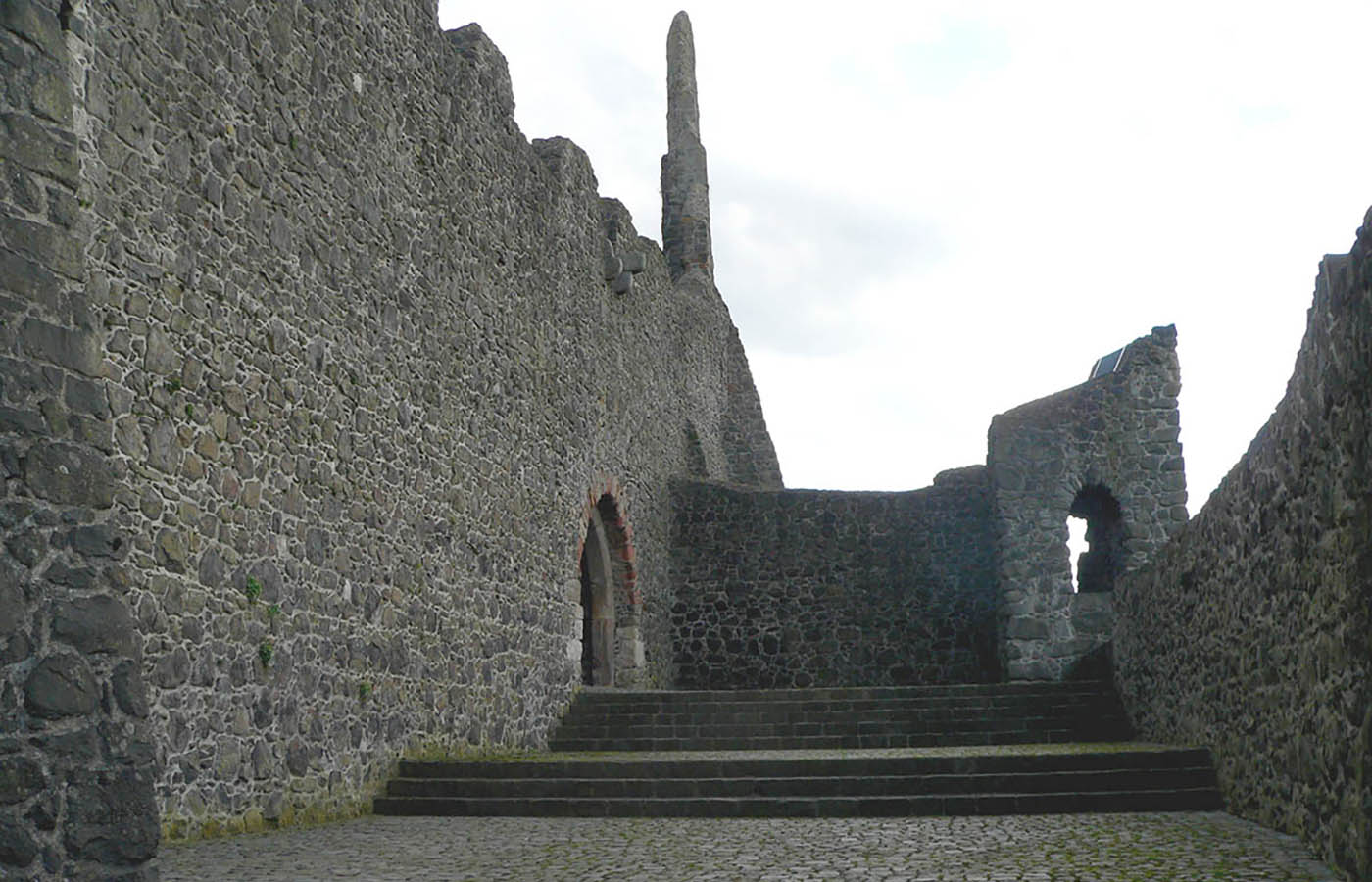 Burg Gleiberg - gesicherter Zugang zur Oberburg