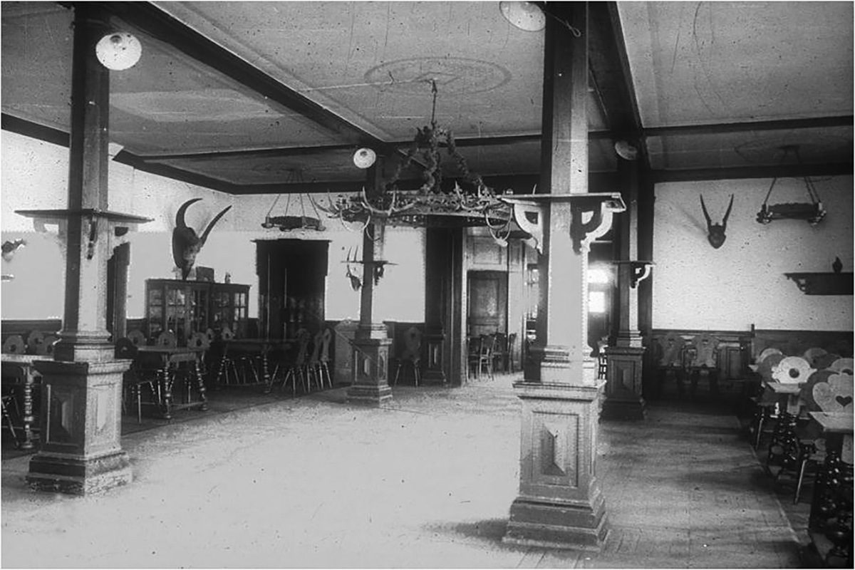 Rittersaal der Burg Gleiberg- Im Jahre 1882 wurde der Rittersaal eingerichtet und der als Garten benutzte untere Burghof eingeebnet.